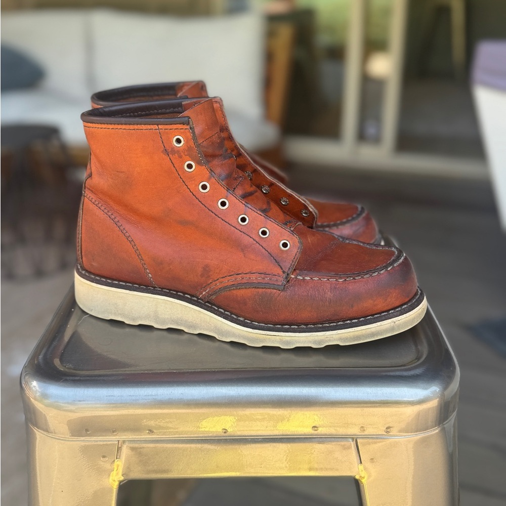 Red Wing Women’s 6″ Classic Moc Toe Boots – Oro Legacy – Size 8